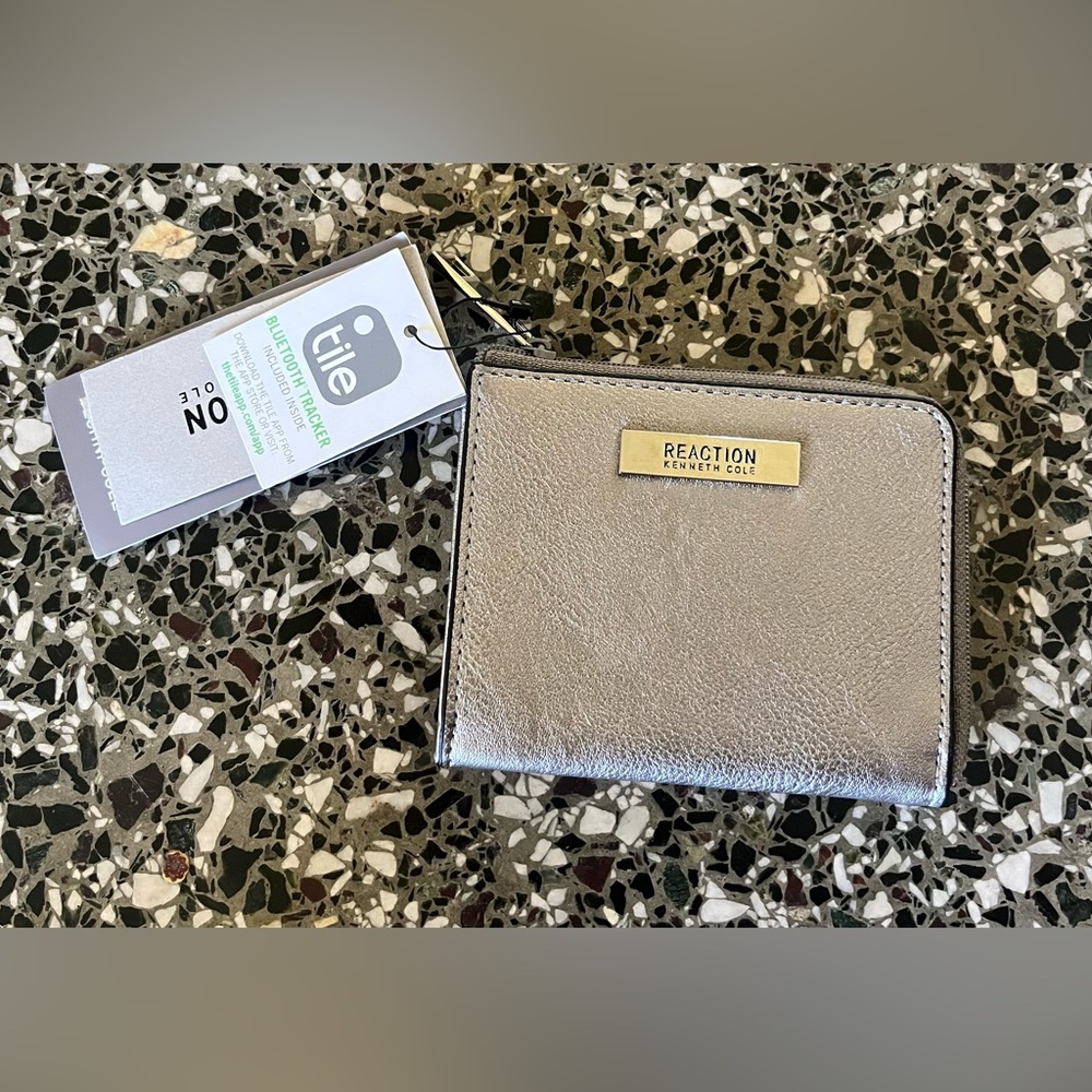 NWT Kenneth Cole REACTION wallet